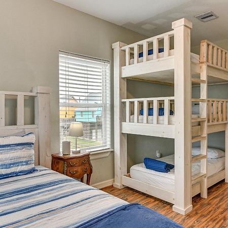 Large Group Gulf Retreat, Steps To Surfside Beach! Exterior photo